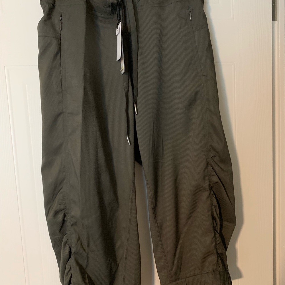 Calvin Klein Performance cropped capris NWT 2X